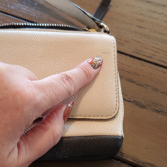 Kate Spade purse with adjustable strap - Picture 12 of 12